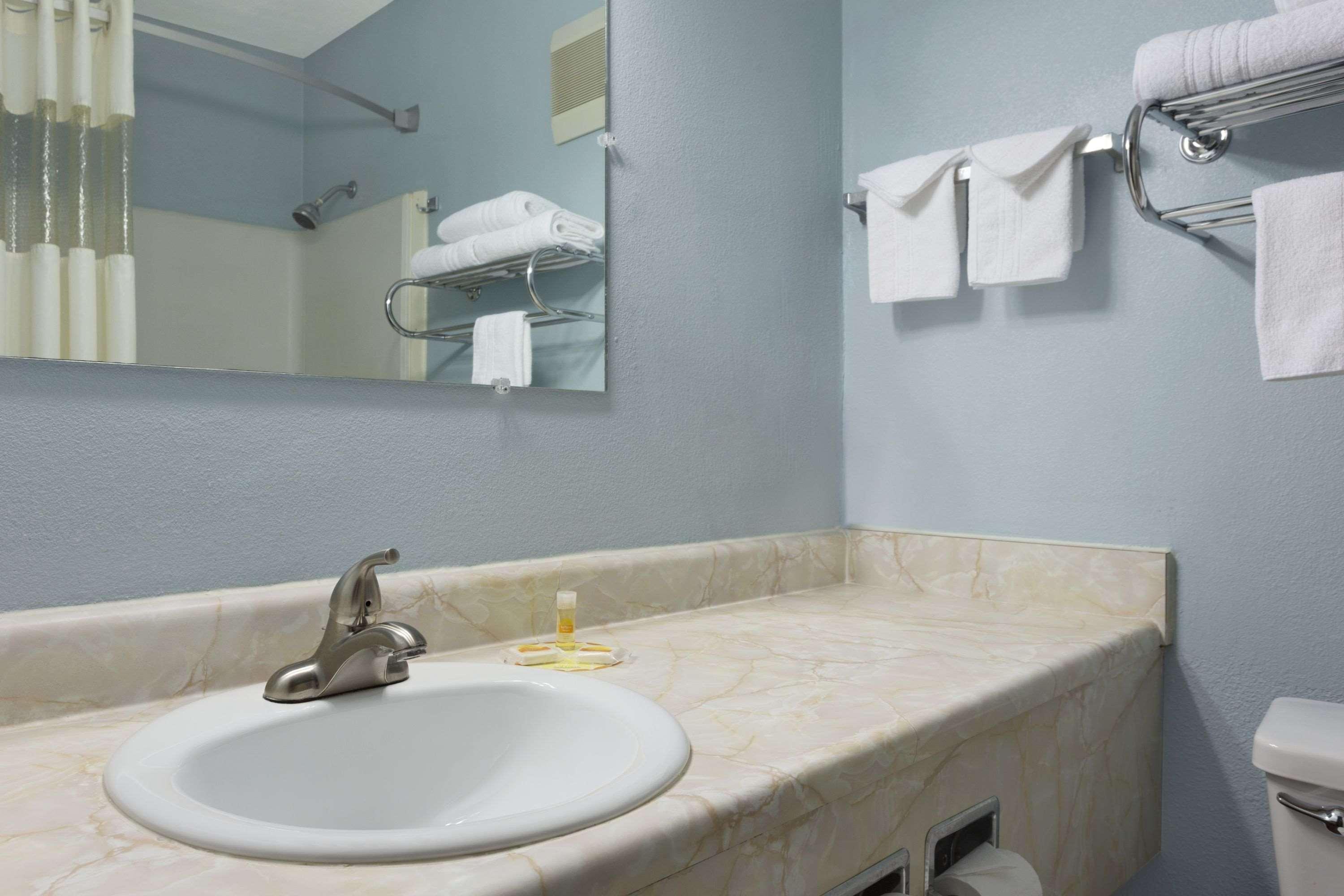 Days Inn By Wyndham Middletown Kültér fotó